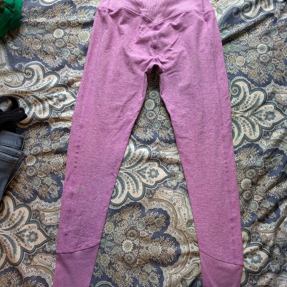 Alo High-Waist Alosoft Lounge Leggings in Electric Violet - Picture 4 of 6